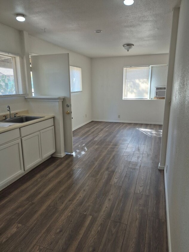 Building Photo - Arrowhead