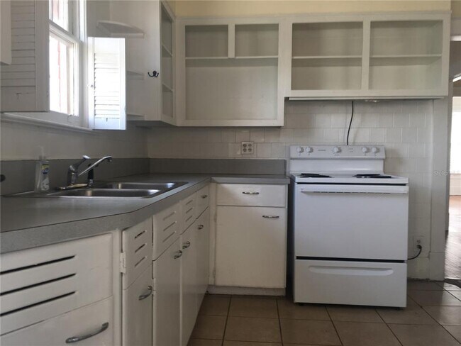 Foto del edificio - 113 E Vanderbilt St