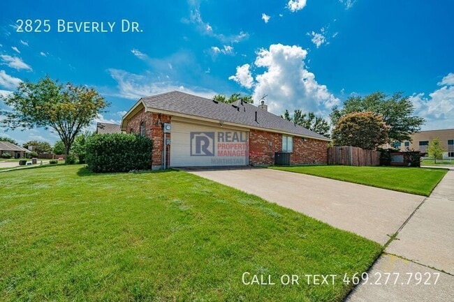 Building Photo - 2825 Beverly Dr