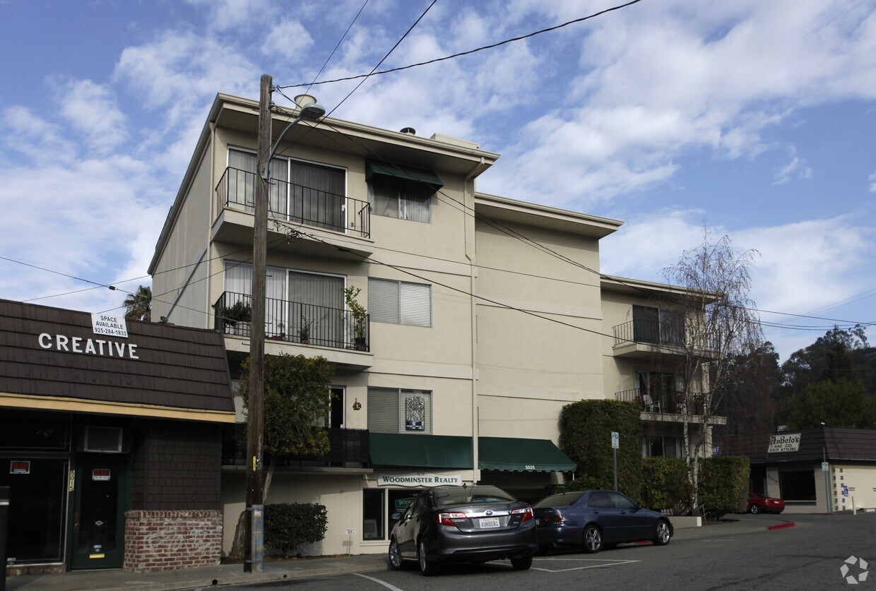 Building Photo - 5021-5025 Woodminster Ln