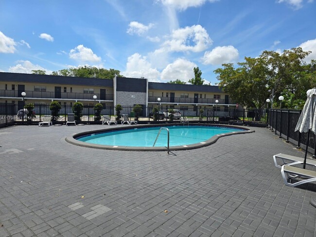 Building Photo - 8020 Fairview Dr