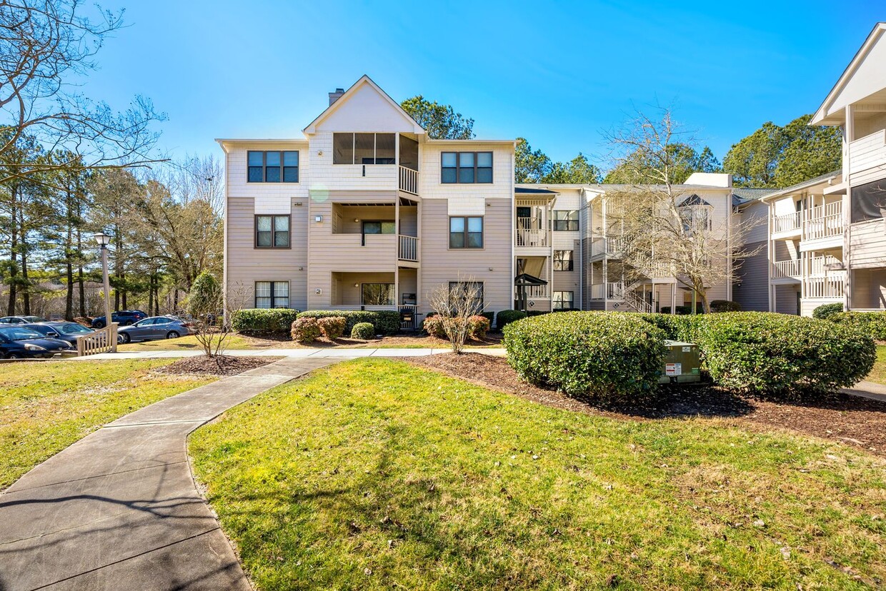 Foto principal - 2bd/2ba Condo in South Durham, Only One Mi...