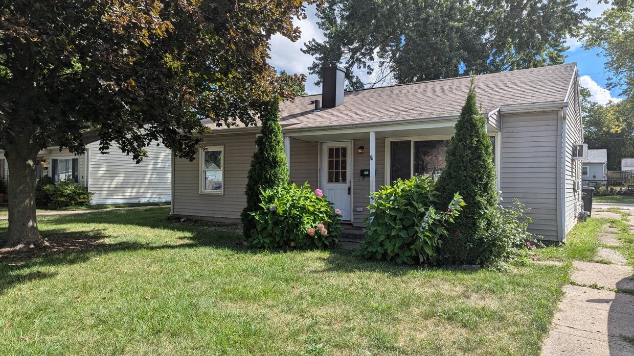 Primary Photo - 322 Teri St
