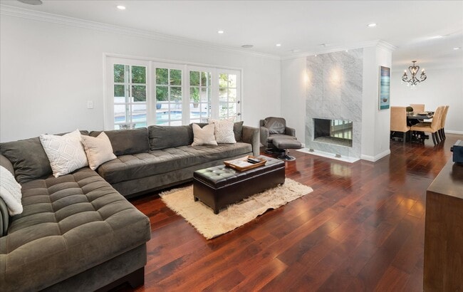 Living room - 4263 Mooncrest Pl