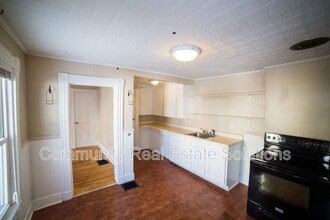 Building Photo - 11 Cottage St Building Photo - 11 Cottage St