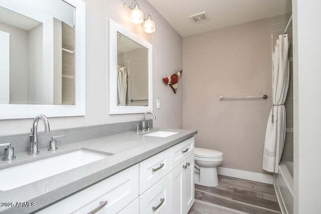 Building Photo - 4232 North 19th Pl