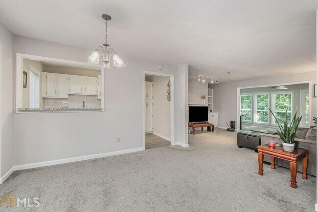 Building Photo - 702 Riverview Dr