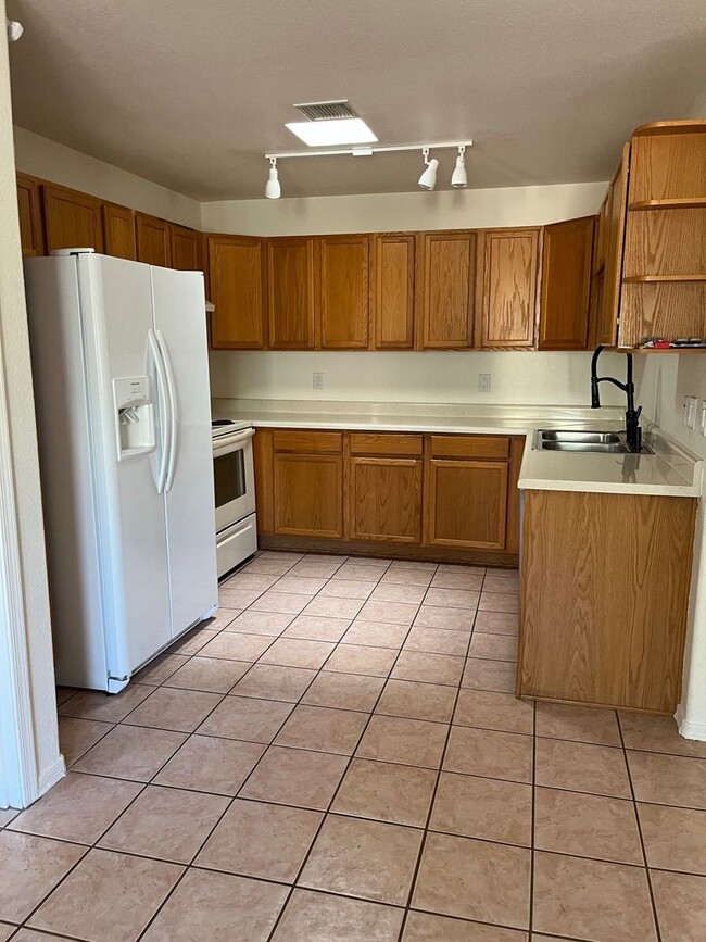 Foto del edificio - 3 Bedroom 2 bath with solar and electric car plug in