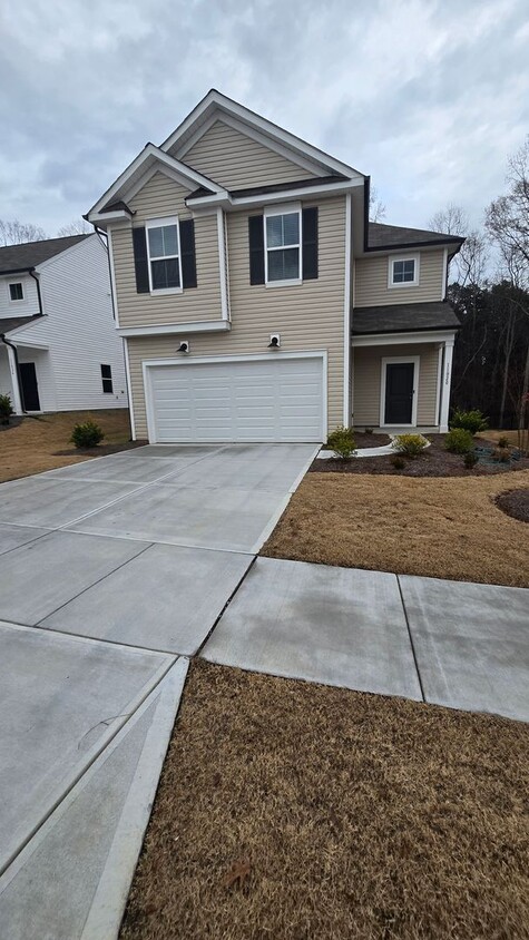 Foto principal - New Construction Home with 3BR/2.5BA Two C...