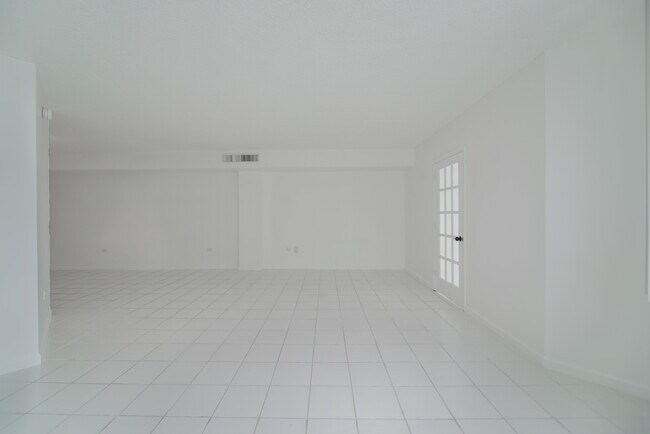 Foto del edificio - 801 Brickell Bay Dr