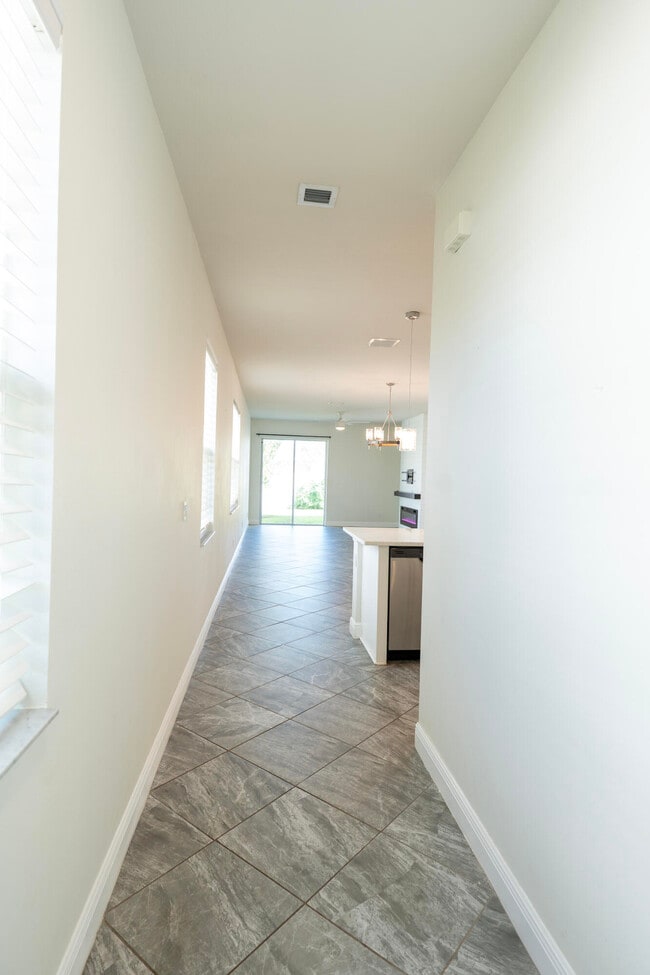 Building Photo - 10885 SW Robbia Way