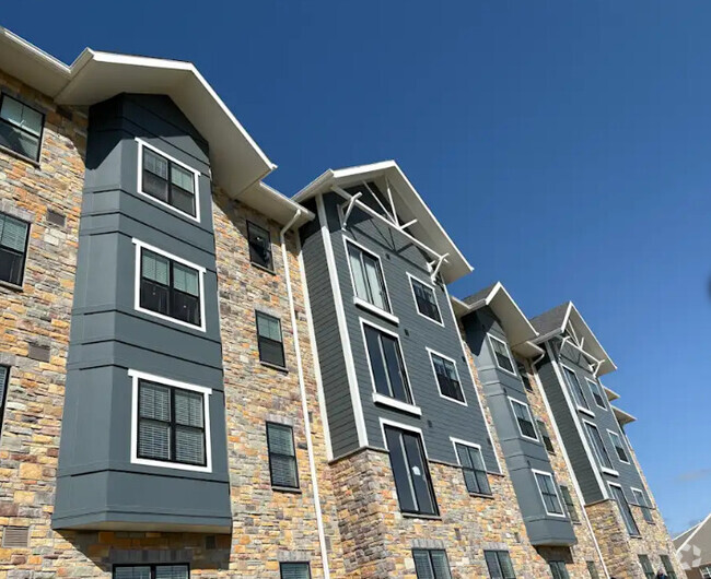Building Photo - Hillhouse at Beechfield