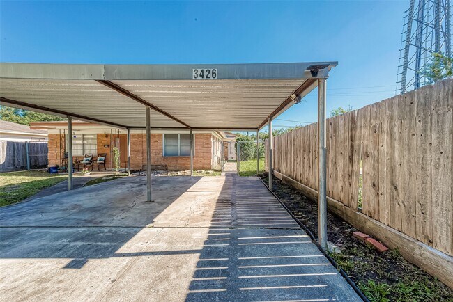 Foto del edificio - 3426 Bradford St