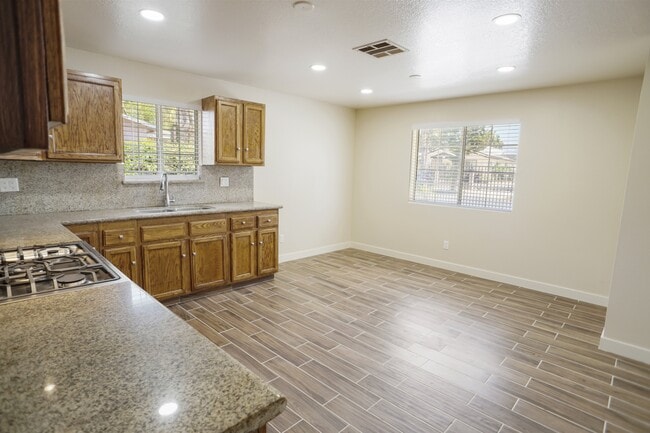 Building Photo - 10561 El Dorado Ave