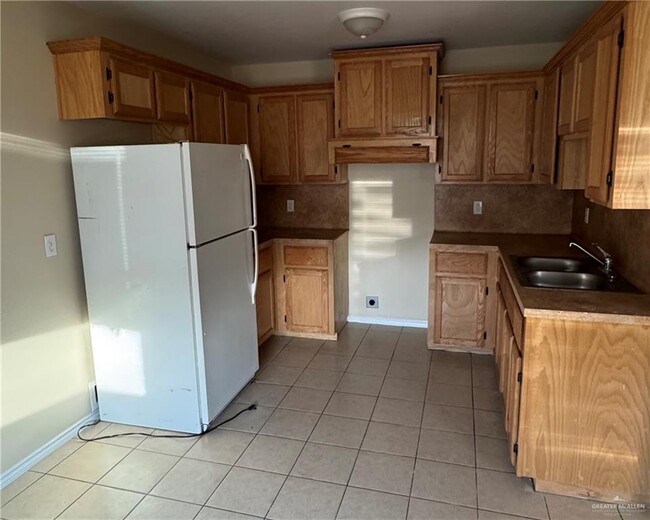 Building Photo - 8 Red Ants Dr