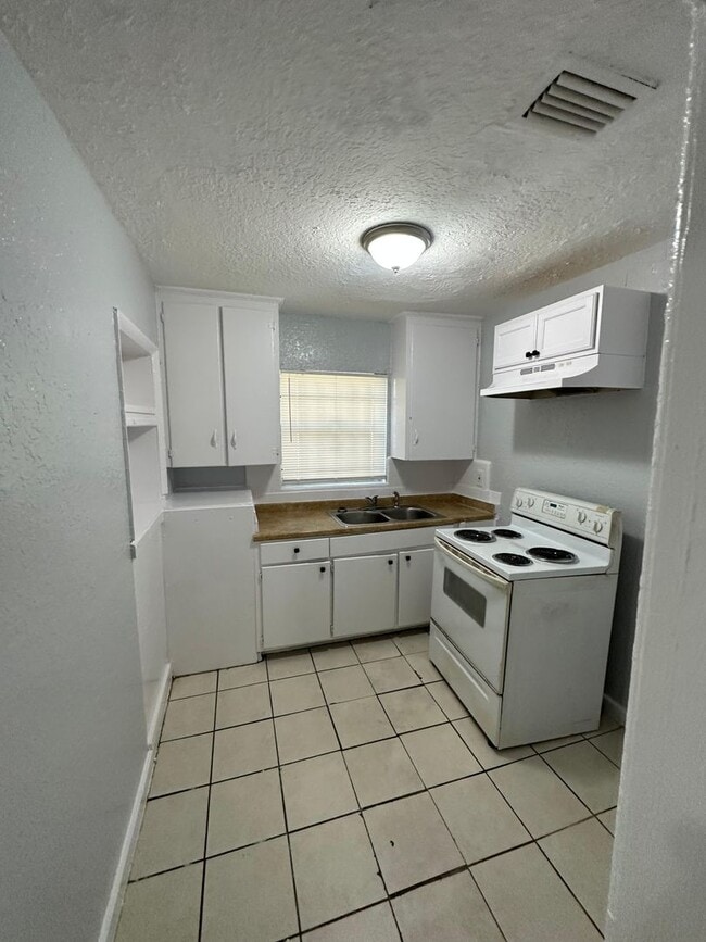 Building Photo - 310/312 Acosta St