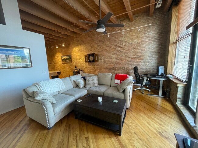 Building Photo - 616 W Fulton St