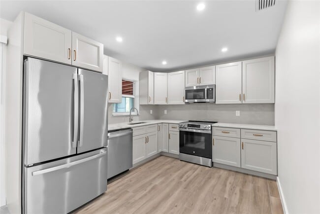 Building Photo - 908 Lighthouse Dr