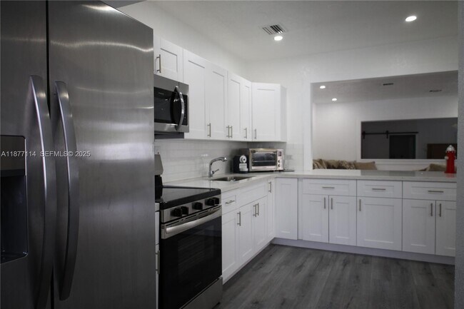 Foto del edificio - 181 NE 121st St