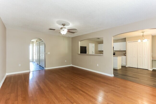 Foto del edificio - 6951 Playpark Trail