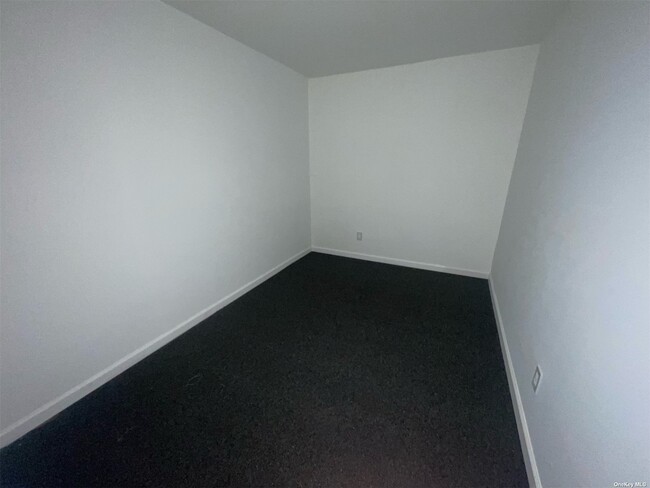 Building Photo - 5 A Hemlock Dr
