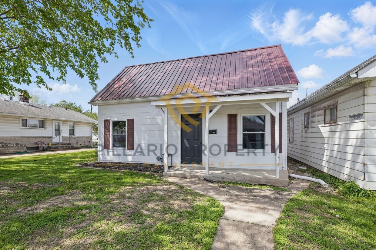 Primary Photo - $500 OFF MOVE-IN SPECIAL!!! 3 Bedroom, 1 B...