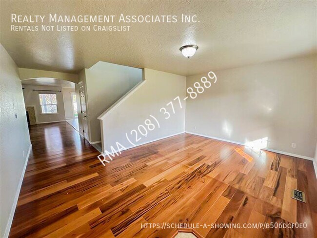Building Photo - Spacious 4 Bedroom House in East Meridian