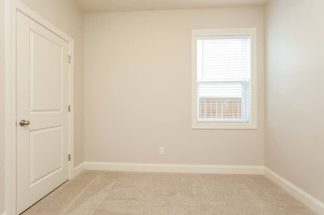 Building Photo - 121 Shiloh Ridge