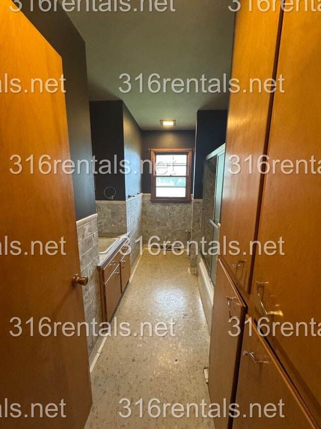 Building Photo - 1017 Old Main St