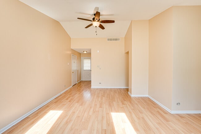 Building Photo - 2665 Prairieview Ln
