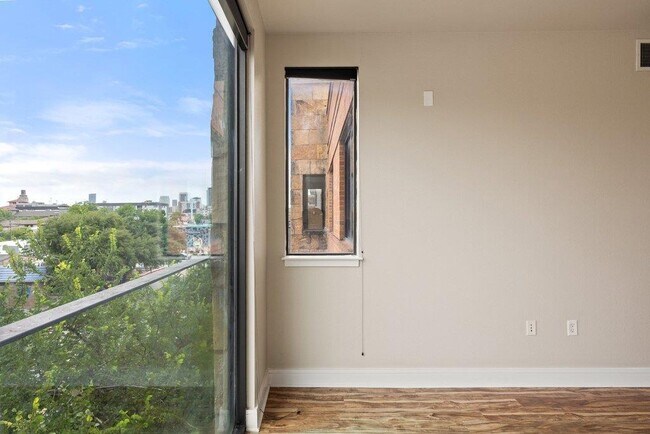 Building Photo - 3016 Guadalupe St