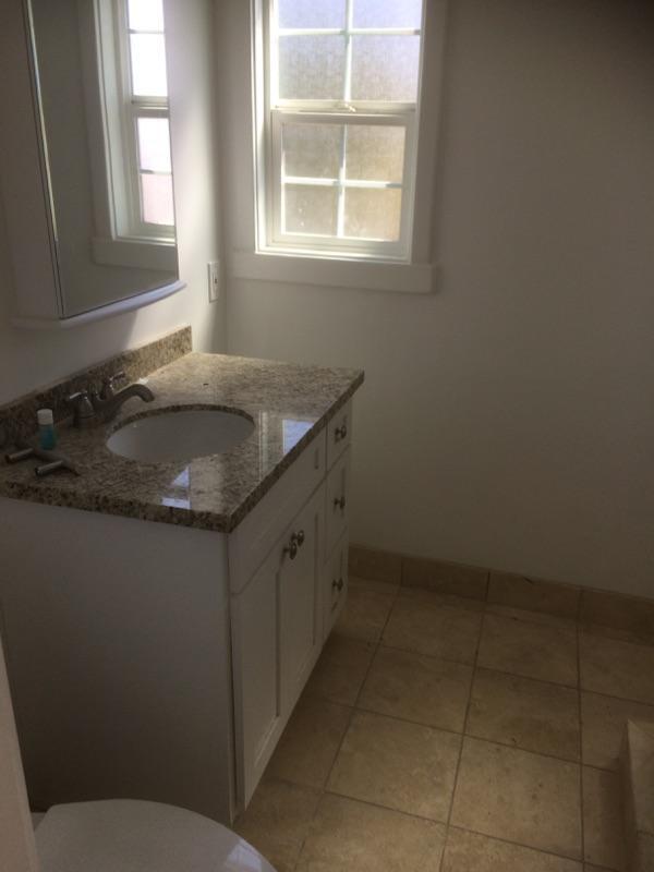 Baño - 2110 Monterey Blvd
