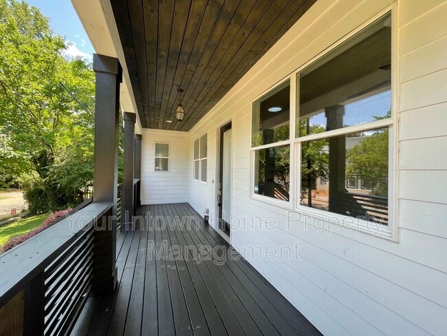 Building Photo - 26 Walthall St NE