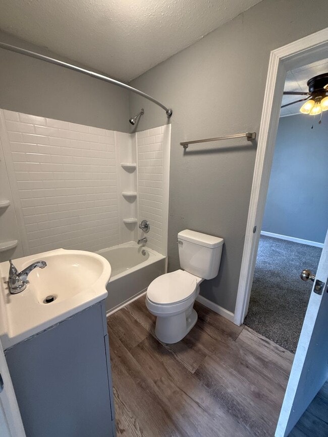 Foto del edificio - 3 bedroom/1 bathroom house