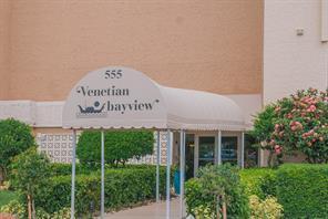 Foto del edificio - 555 Park Shore Dr