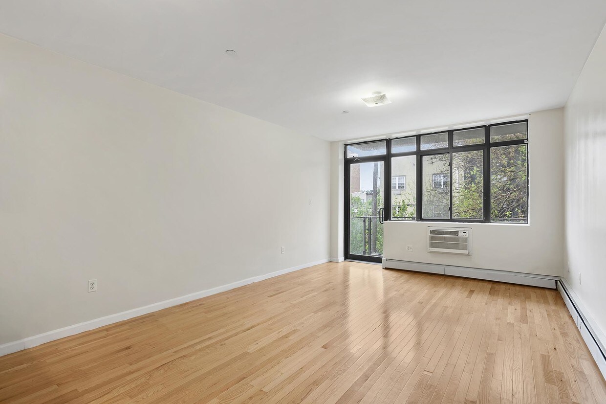 Primary Photo - 1676 Dean Street