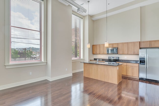 Building Photo - Fifth Avenue School Lofts