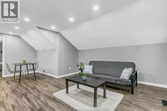 Photo du bâtiment - 974 Maisonville Ave