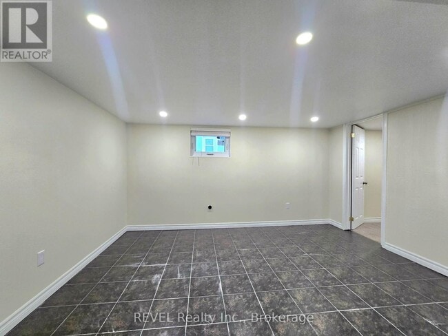 Building Photo - 4151 Portage Rd