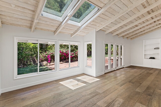 Building Photo - 3933 Mandeville Canyon Rd