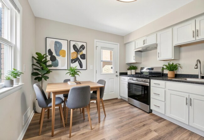 Foto del edificio - 11817 W North Ave