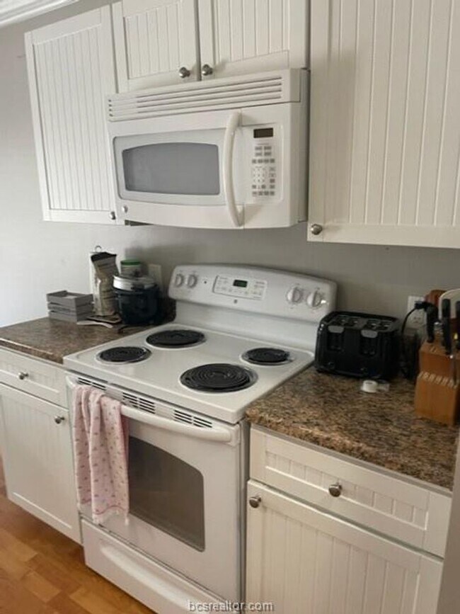Building Photo - End of January Short Term Lease or August ...