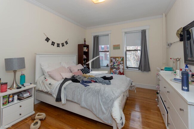 Foto del edificio - 4 br, 2 bath House - 27 Glenville Ave Apt 2J