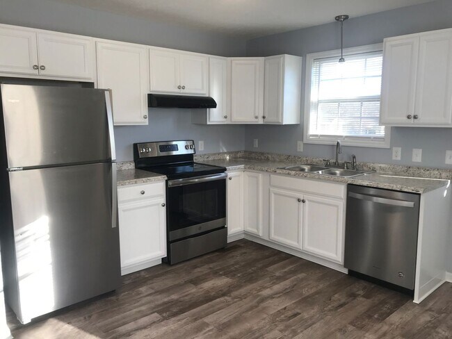 Foto del edificio - 3 Bed 2 Bath, Newly Renovated, Beautiful B...