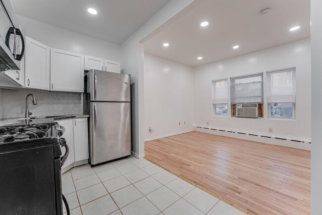 Building Photo - 497 Avenue A
