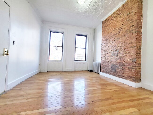 Foto del edificio - 1408 Putnam Ave