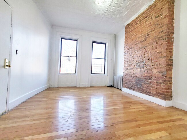 Building Photo - 1408 Putnam Ave