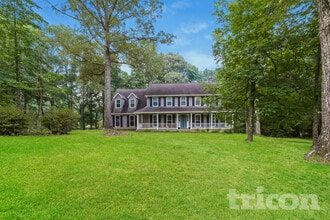 Building Photo - 125 Tanglewood Dr