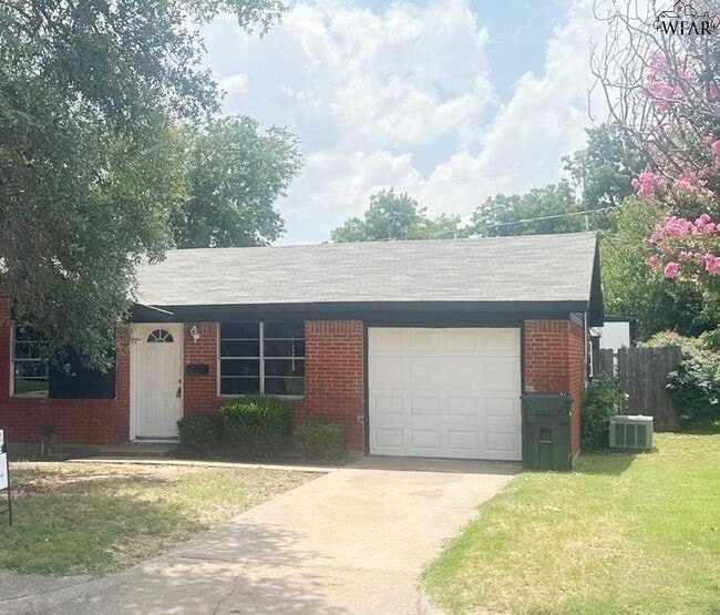 Building Photo - 1708 Cimarron Trail