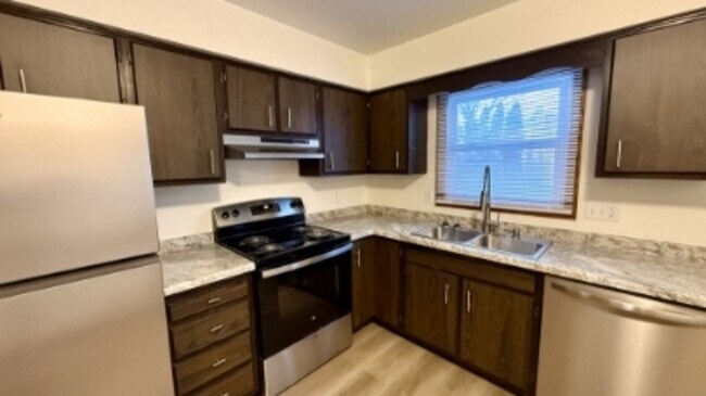 Building Photo - 2018-2020 Parkside Drive - 2020